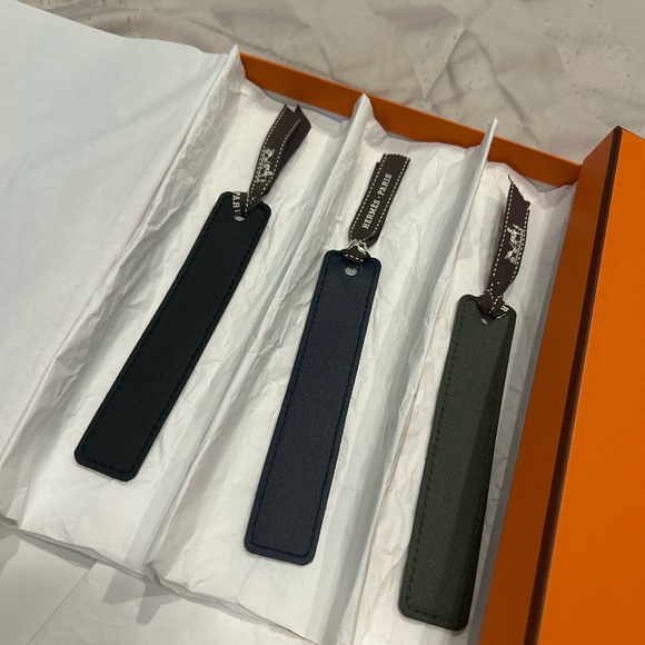 Hermès Ribbon on Leather Bookmark- w/ box Gift Set - Picture 2 of 5